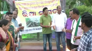 Govt Officials, Politicians Beg On Rajnagar Road