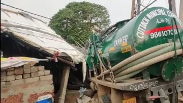 Driver among 2 injured as sewage suction tanker rams into houses in Cuttack slum