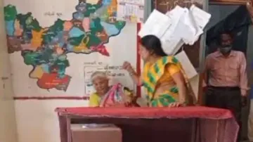 CDPO 'misbehaves, hurls abuses, shoves' clerk in Odisha; video goes viral 