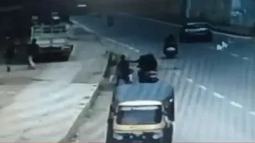 Bike-borne miscreants snatch gold chain from a woman in Bhubaneswar