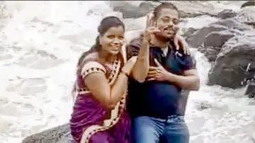 Mumbai woman swept away by wave at Bandra while posing with husband