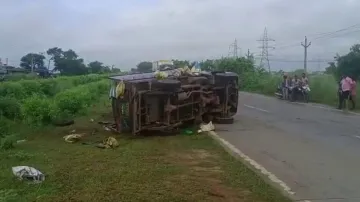 10 injured as van overturns in Odisha's Balasore, hospitalised 