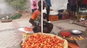 Conman escapes after buying tomatoes in Cuttack