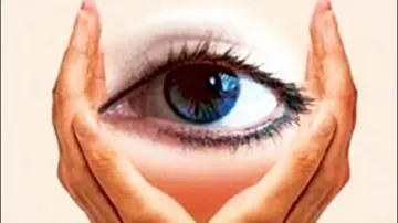 Woman donates husband’s eyes after his death