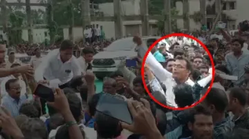 Ink attack on VK Pandian