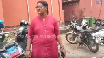 Lady cop demands bribe to settle vigilance case