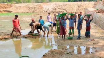 MGNREGA workers in Rayagada caught between job card deletions, Aadhaar seeding