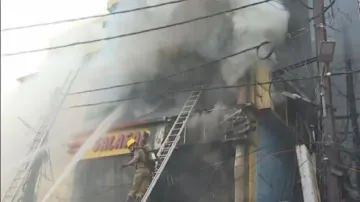 Major fire erupts at garment showroom in Cuttack’s Choudhury Bazar