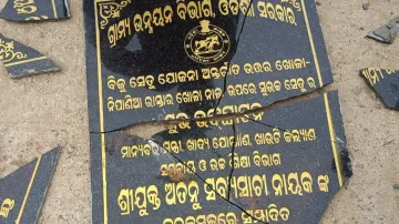 miscreants damage plaque