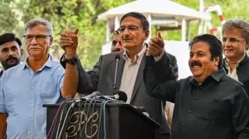 BCCI President Roger Binny (L) and Vice President Rajeev Shukla with PCB Chairperson Zaka Ashraf (C)