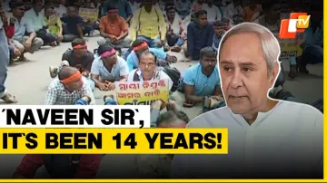 Gaon Sathi Workers Walk On Knees, Sweep Road At Lower PMG In Bhubaneswar Fighting For Their Rights