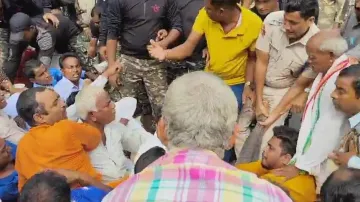 Farmers 'detain cops for not returning bribed money' in Odisha's Kendrapara