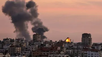 Heavy rocket fire on central, southern Israel