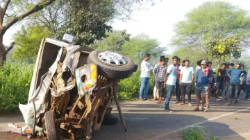 Truck-bolero collision claims 2 lives, leaves 2 others critical in Bolangir