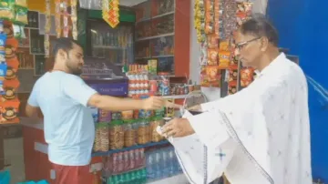 Demand for district status to Nilagiri: Ex-MLA, supporters play beggars to raise funds