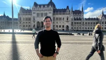 Son of autorickshaw driver, Ansar Shaikh cracked UPSC at 21; know this IAS officer's inspiring journ