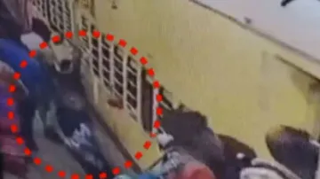 RPF personnel’s heroic act saves woman passenger from jaws of death at Cuttack railway station