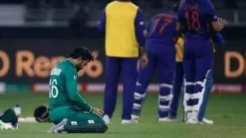 Mohammad Rizwan performs namaz on ground