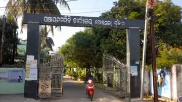 Dead body carried on shoulders in Odisha due to 'lack of pucca road' 