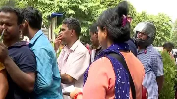 EOW Questions people Standing to Exchange Rs 2000 Note