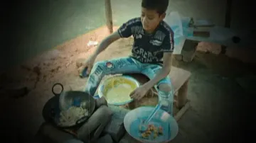 A School Dropout Fries Snacks At His Stall