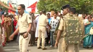 Bhubaneswar Salia Sahi slum dwellers stage protest demanding land record rights, scuffle with police