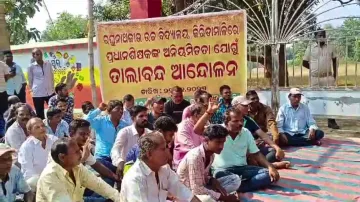Villagers protest school fund 'embezzlement' by headmaster in Dhenkanal