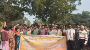 All roads leading to Odisha’s Similipal blocked by youths, locals 