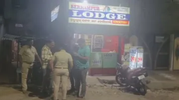 Kerala woman found dead in Berhampur lodge, boyfriend absconding 