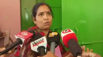 Bizarre! Odisha Teacher brands girl student with hot knife to cure hornet sting