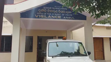 Odisha Vigilance's bribe cuffs on senior clerk, house searched 