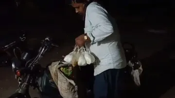Gagan Distributes Food Packets At Night