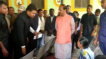 Governor Raghubar Das Interacts With Doctors At Dhanakaudi Hospital