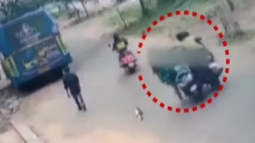 Chain snatching on road