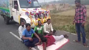 Sarpanch stops Arpan Rath in Odisha’s Kendrapara 