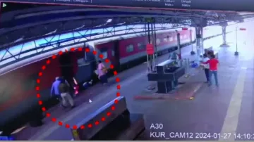 GRP Constable Saves Woman Passenger