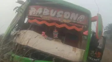 15 tourists from WB injured in freak road mishap