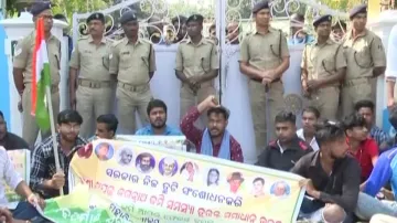 Krushak Sangathan holds protest in Bhubaneswar 