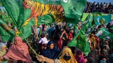 Pakistan's two major political parties agree to form coalition govt