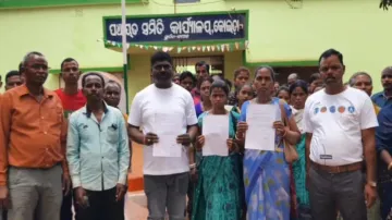 Villagers Demanding Electricity In Front Of Koida Panchayat Samiti Office