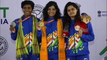 Pratyasa Ray (c) poses with her medal