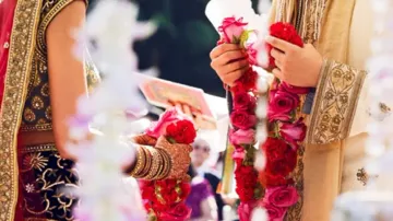 Bride calls off marriage after finding groom drunk during varmala