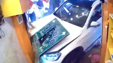 Rash Mercedes driver leaves six injured in Delhi crash