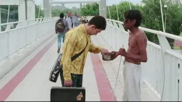 Beggar's life transformed overnight after a 5-second role in Aamir Khan's PK, now has a girlfriend a