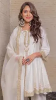 Mrunal Thakur shines in Ivory Kurta set, embraces inner desi diva