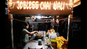 Meet Interior designer girl who turned ‘Jobless Chai Wali’; reminds netizens of 'MBA Chaiwala'
