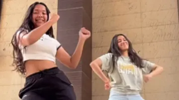 Viral video of 2 girls