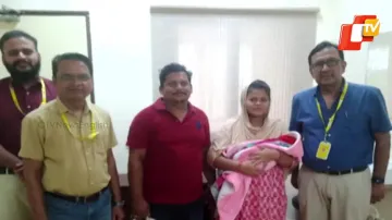 Bhubaneswar AIIMS doctors with the premature newborn