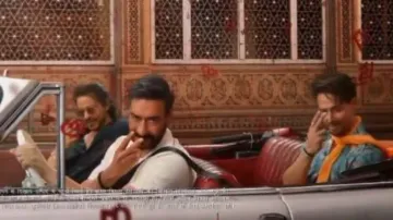 Tiger Shroff replaces Akshay Kumar to feature with Shah Rukh Khan and Ajay Devgn!