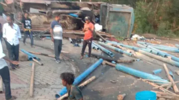 12 labourers injured as borewell drilling vehicle overturns at Taptapani Ghat